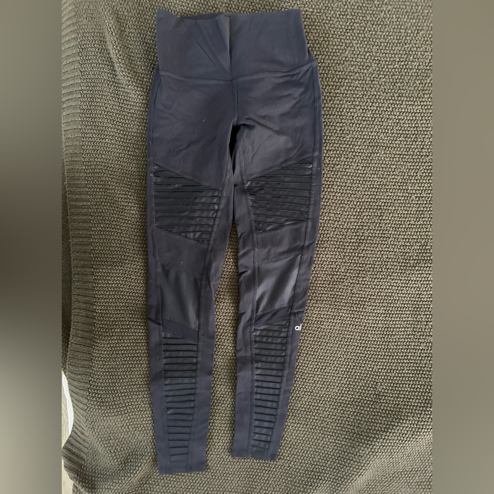 Alo Yoga
High-Waist Moto Sport Leggings with Mesh Panels